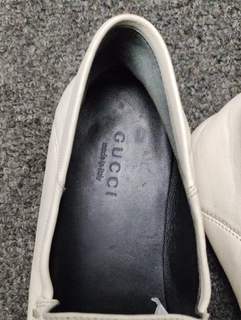 Gucci White Leather Horsebit Slip-On Loafers